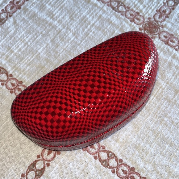 Corrine McCormack large sunnies case, red high glass case - Picture 4 of 6